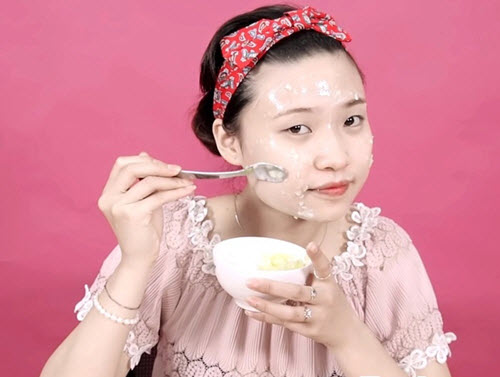 Cách làm trắng da mặt nhanh nhất bằng Sữa chua + Dưa chuột
